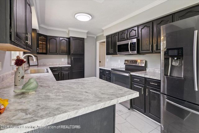 1661 W Cutler Road, Dewitt, MI 48820