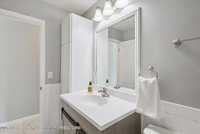 1661 W Cutler Road, Dewitt, MI 48820