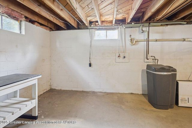 1661 W Cutler Road, Dewitt, MI 48820