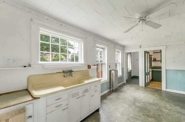 66 Ash Street, Manchester, NH 03104
