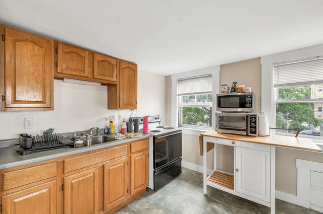 66 Ash Street, Manchester, NH 03104