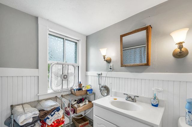 66 Ash Street, Manchester, NH 03104