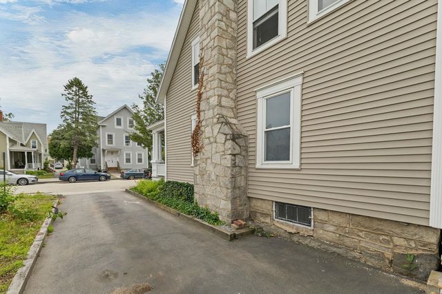 66 Ash Street, Manchester, NH 03104
