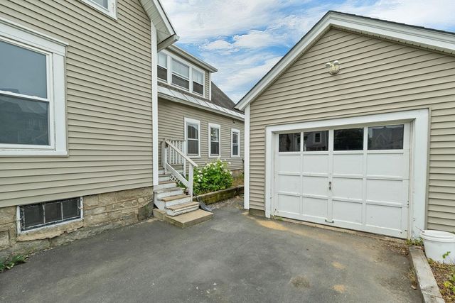 66 Ash Street, Manchester, NH 03104