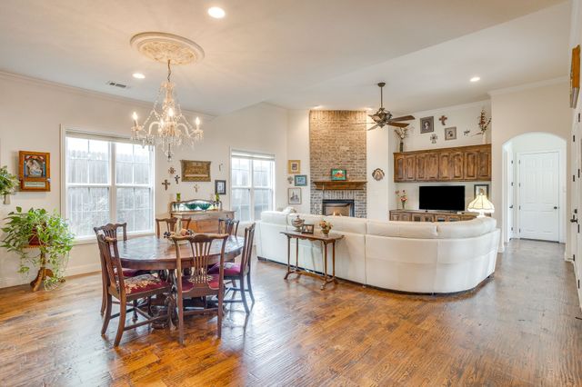 3318 W 5th Street, Fort Worth, TX 76107