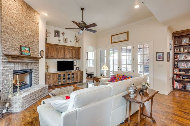 3318 W 5th Street, Fort Worth, TX 76107