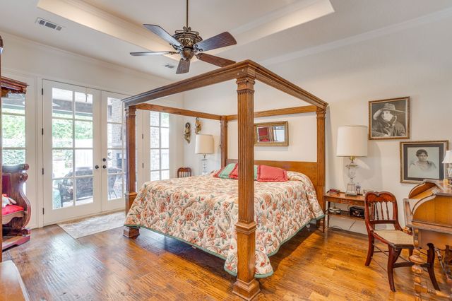 3318 W 5th Street, Fort Worth, TX 76107