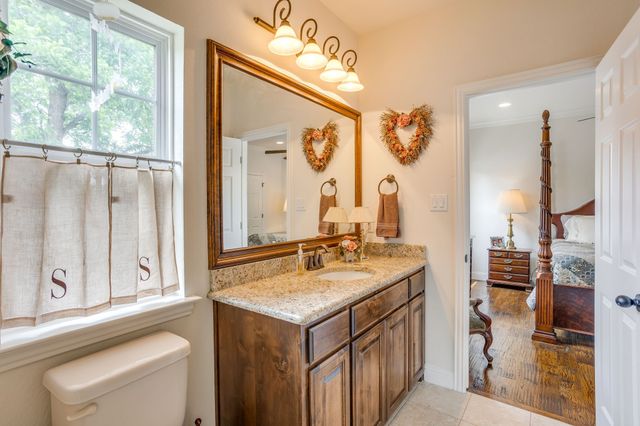 3318 W 5th Street, Fort Worth, TX 76107