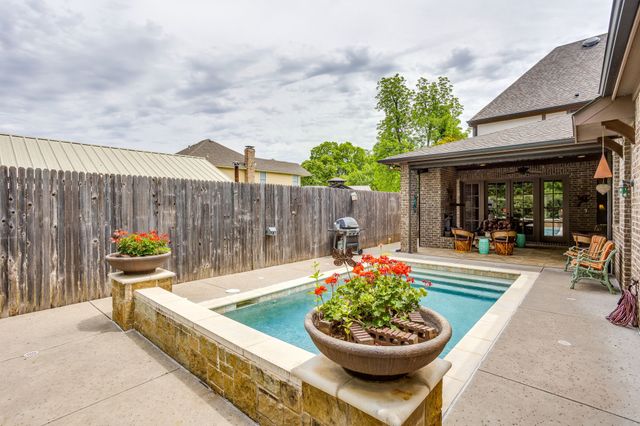 3318 W 5th Street, Fort Worth, TX 76107