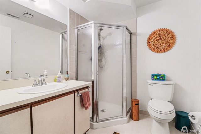 946 Country Club Drive, Saint Clair Shores, MI 48082