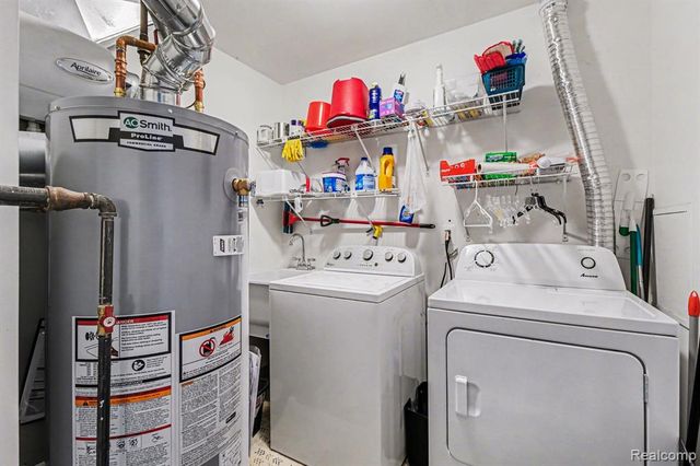 946 Country Club Drive, Saint Clair Shores, MI 48082