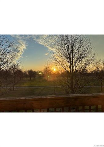 946 Country Club Drive, Saint Clair Shores, MI 48082