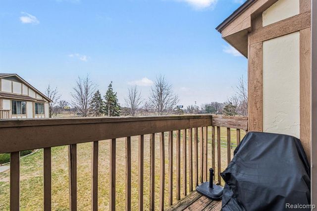 946 Country Club Drive, Saint Clair Shores, MI 48082