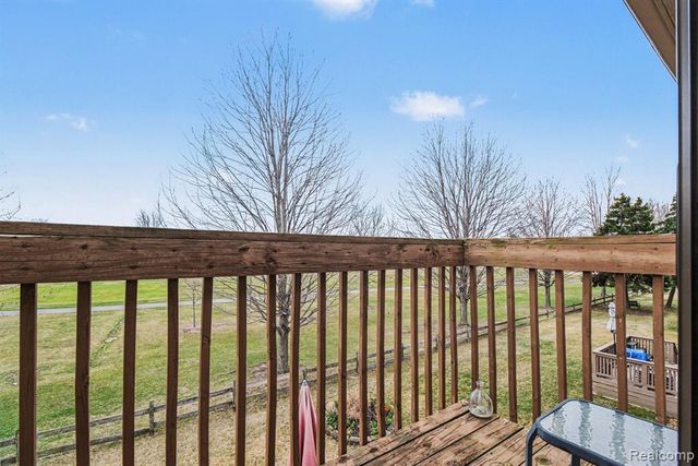 946 Country Club Drive, Saint Clair Shores, MI 48082