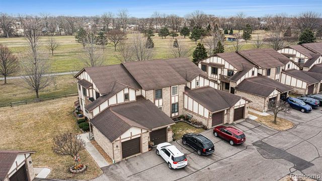 946 Country Club Drive, Saint Clair Shores, MI 48082