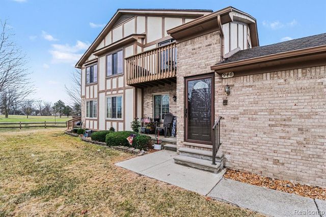 946 Country Club Drive, Saint Clair Shores, MI 48082