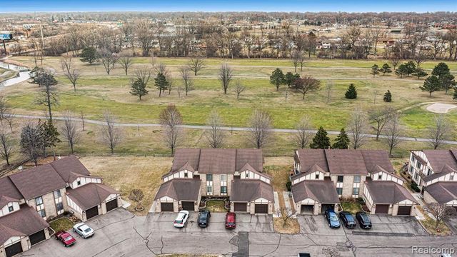946 Country Club Drive, Saint Clair Shores, MI 48082