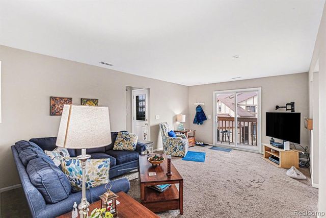 946 Country Club Drive, Saint Clair Shores, MI 48082