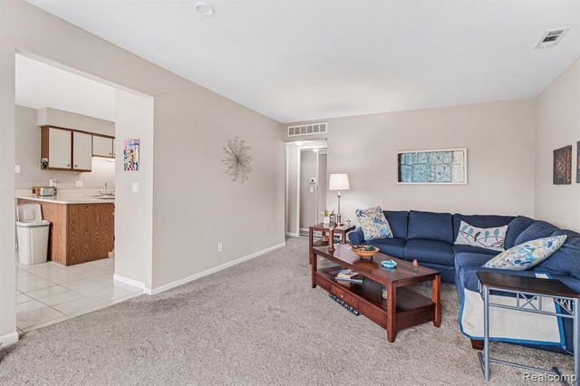 946 Country Club Drive, Saint Clair Shores, MI 48082