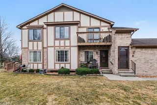 946 Country Club Drive, Saint Clair Shores, MI 48082