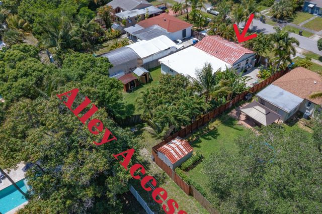 820 SW 18th Court, Fort Lauderdale, FL 33315