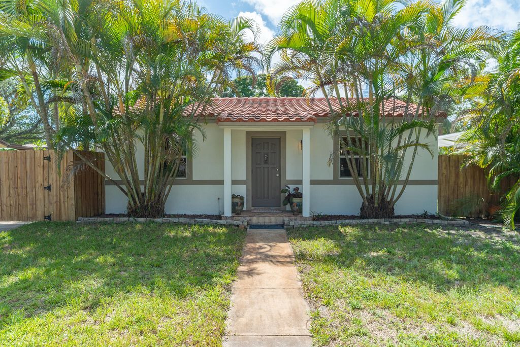 820 SW 18th Court, Fort Lauderdale, FL 33315