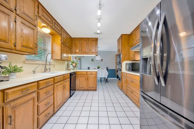 5517 Chimney Rock Road, Fort Worth, TX 76112