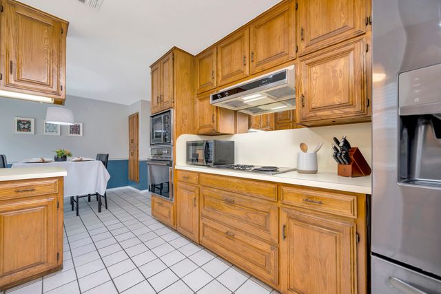 5517 Chimney Rock Road, Fort Worth, TX 76112