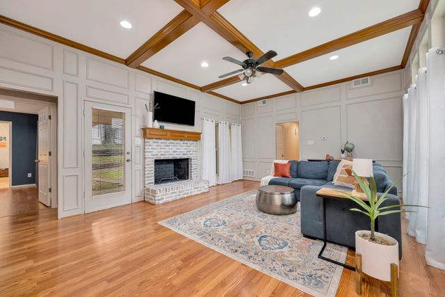 5517 Chimney Rock Road, Fort Worth, TX 76112