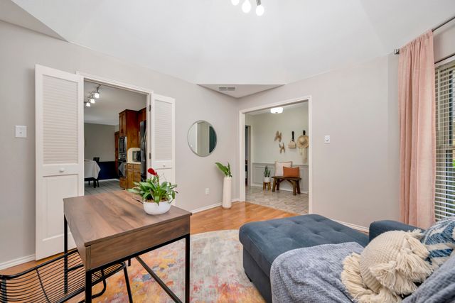 5517 Chimney Rock Road, Fort Worth, TX 76112