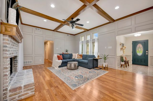 5517 Chimney Rock Road, Fort Worth, TX 76112