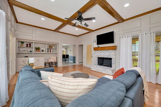 5517 Chimney Rock Road, Fort Worth, TX 76112