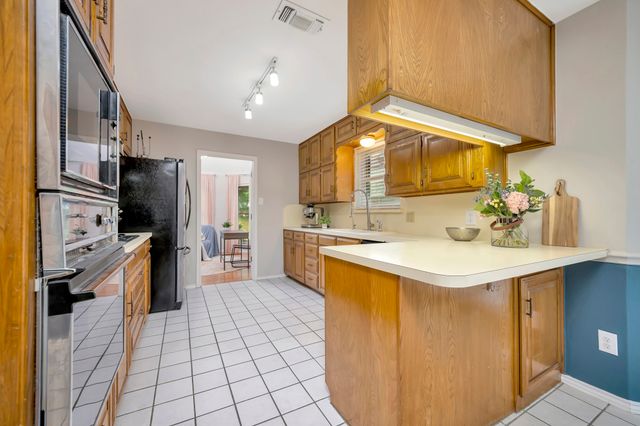 5517 Chimney Rock Road, Fort Worth, TX 76112