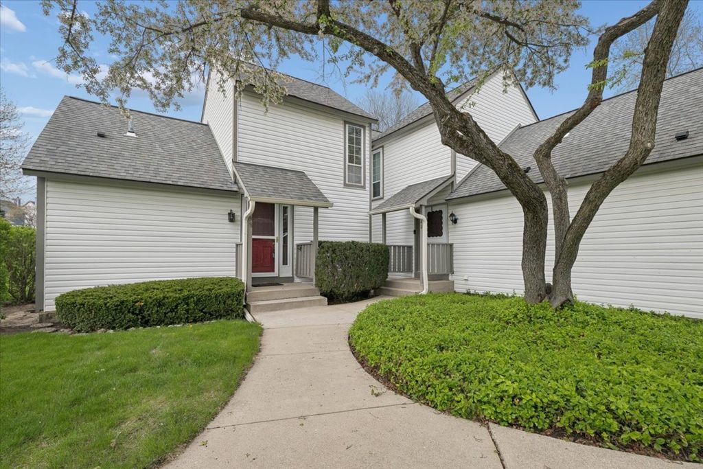 938 Chase Court, Gurnee, IL 60031