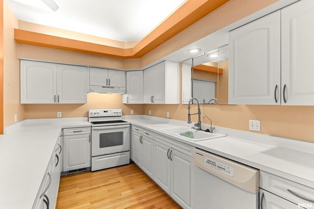 3510 N Kingston Dr Apt 27, Peoria, IL 61604