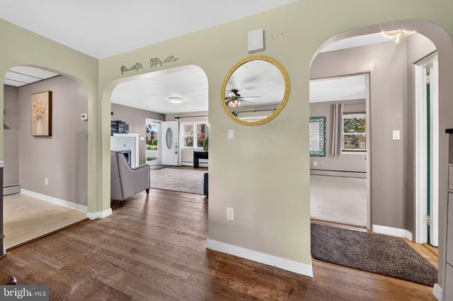 619 PARKWAY RD, Allentown, PA 18104