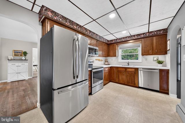 619 PARKWAY RD, Allentown, PA 18104