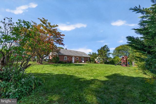 619 PARKWAY RD, Allentown, PA 18104