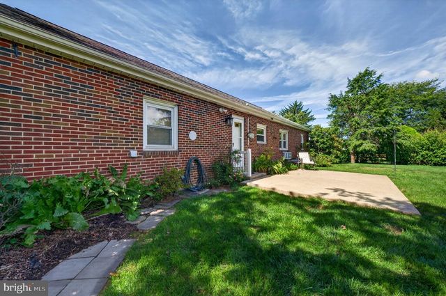 619 PARKWAY RD, Allentown, PA 18104