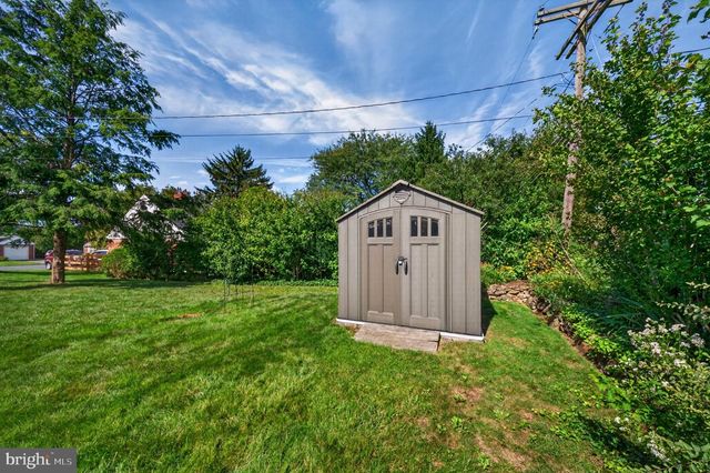 619 PARKWAY RD, Allentown, PA 18104