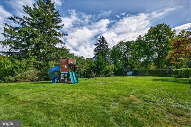619 PARKWAY RD, Allentown, PA 18104