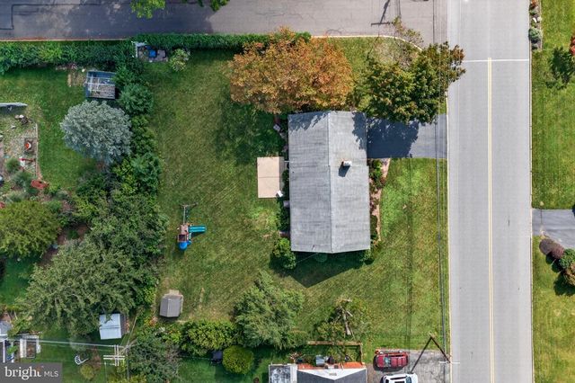 619 PARKWAY RD, Allentown, PA 18104