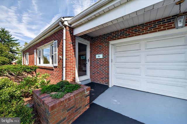 619 PARKWAY RD, Allentown, PA 18104
