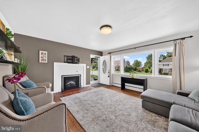 619 PARKWAY RD, Allentown, PA 18104