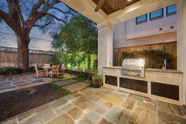 6014 Floyd Street, Houston, TX 77007