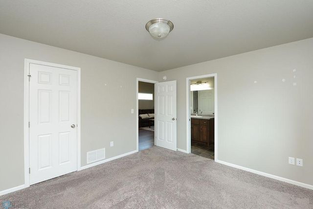 8037 Goldfinch Drive, Horace, ND 58047