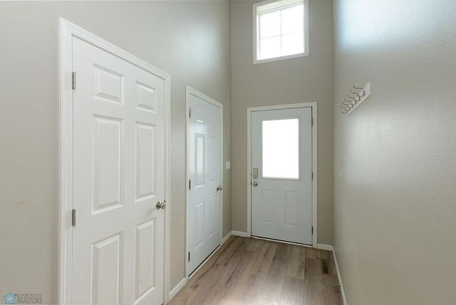 8037 Goldfinch Drive, Horace, ND 58047