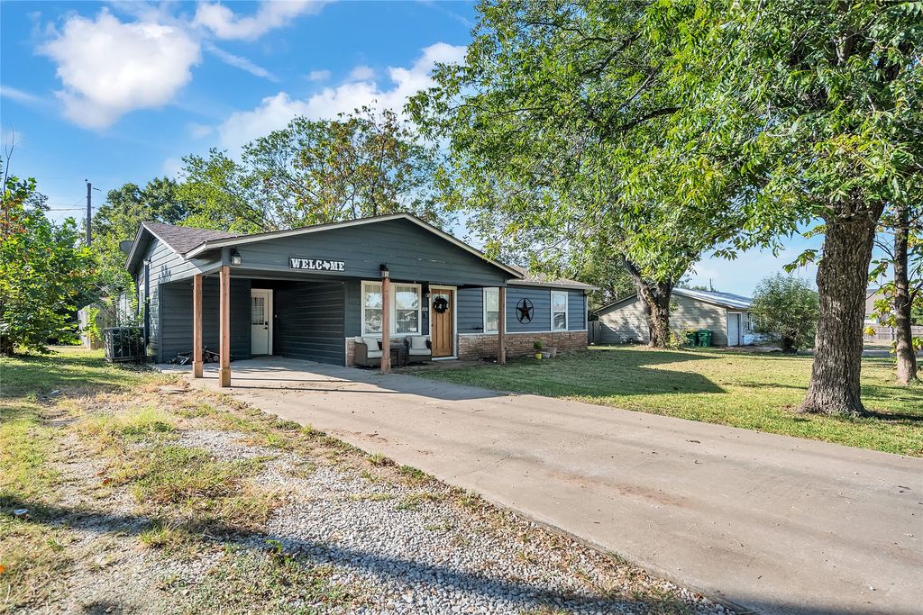 200 W Greenbriar Street, Robinson, TX 76706