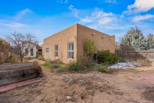 6927 Golden Mesa, Santa Fe, NM 87507