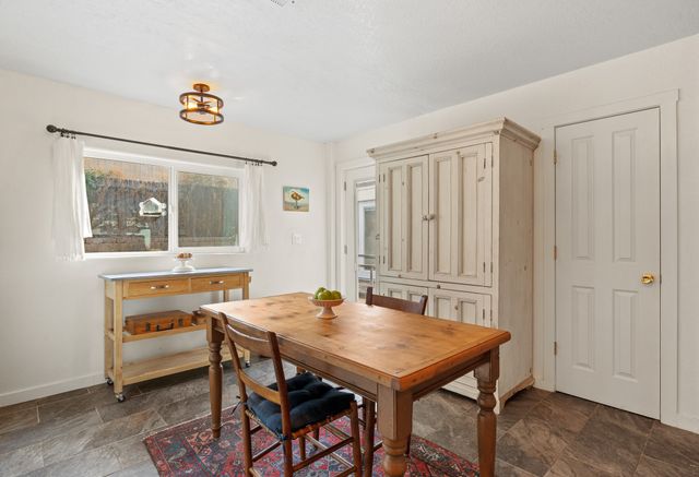 6927 Golden Mesa, Santa Fe, NM 87507